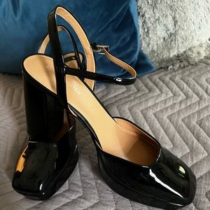 Size 9 Marc Fisher chunky heels ❤️